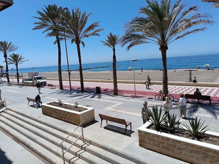 Piso Primera Linea Playa Almería Exteriör bild